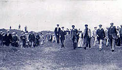 Spectators from the 1909 Open